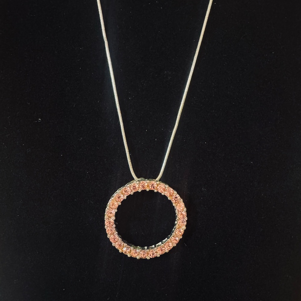 Elegant Pink Crystal Circle Pendant Necklace - Brand Unspecified